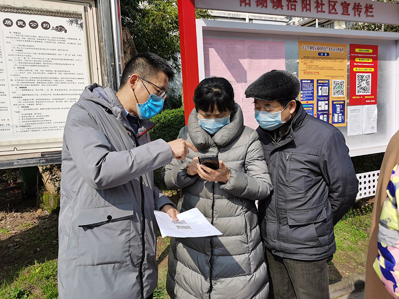 屯溪城建投公司黨支部開(kāi)展“踐行雷鋒精神，我們共同戰(zhàn)‘疫’”主題黨日活動(dòng)